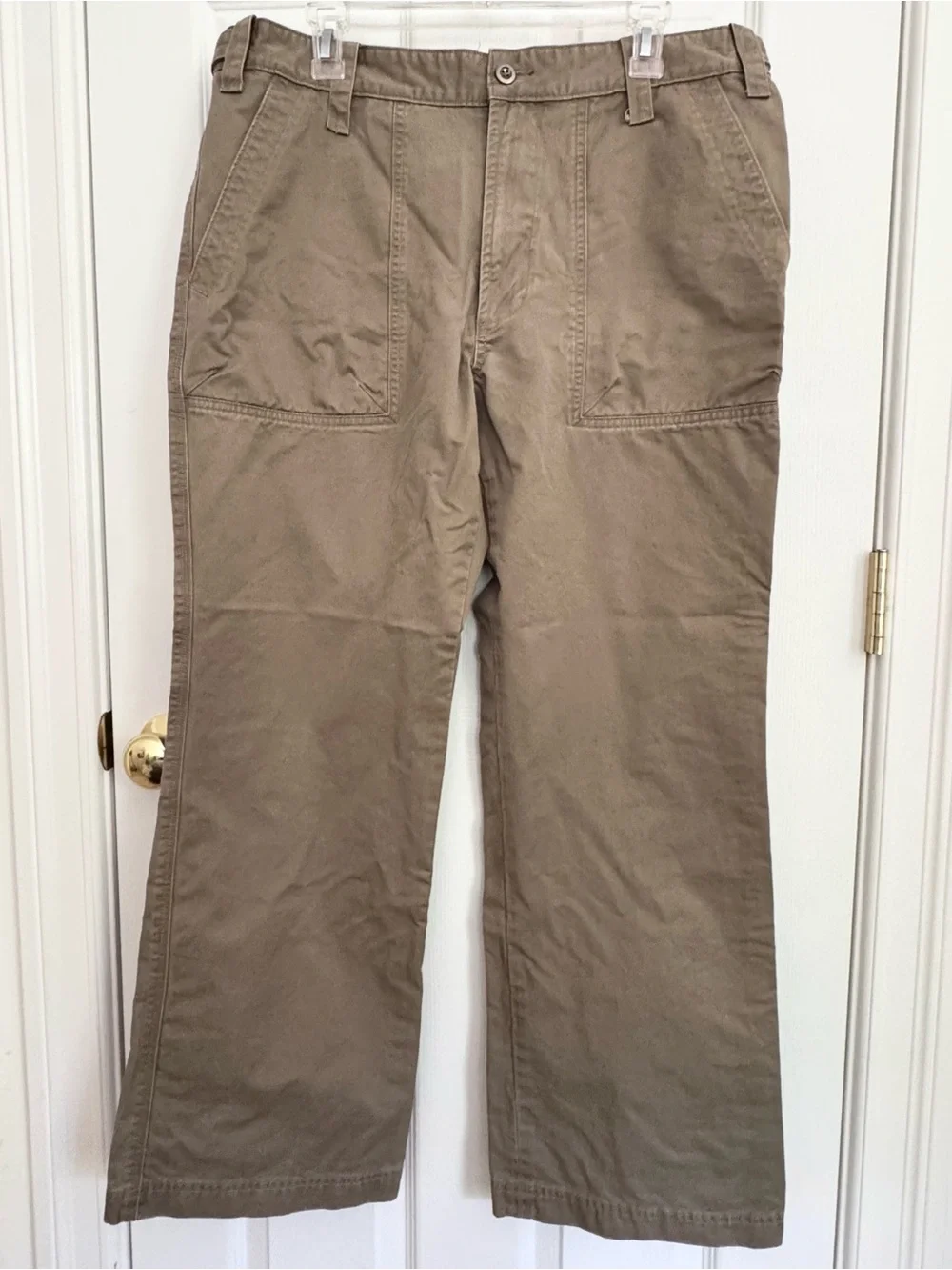 Banana Republic Men's Chino Pants in Olive